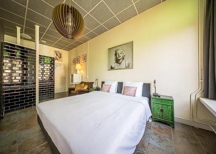 Hotel Urban Dreams